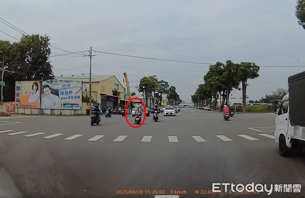 ▲▼ 高雄阿姨違規。（圖／翻攝自fb/翻轉台灣交通違規交流平台）