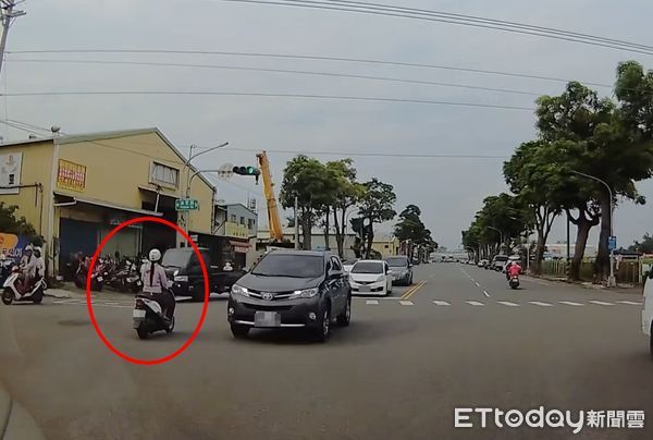 ▲▼ 高雄阿姨違規。（圖／翻攝自fb/翻轉台灣交通違規交流平台）