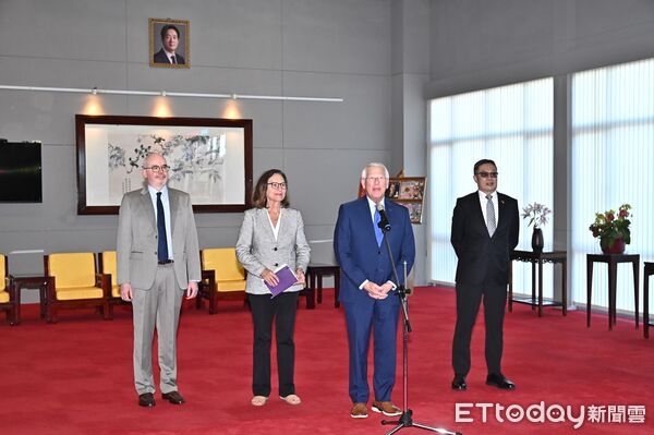 ▲▼美國聯邦參議院軍事委員會主席韋克爾（Roger Wicker）與參議員費雪（Deb Fischer）率團抵台，外交部次長陳明祺代表接待。（圖／記者李毓康攝）