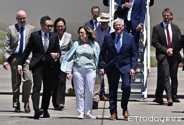 ▲美國聯邦參議院軍事委員會主席韋克爾（Roger Wicker）與參議員費雪（Deb Fischer）率團抵台，外交部次長陳明祺代表接待。（圖／記者李毓康攝）