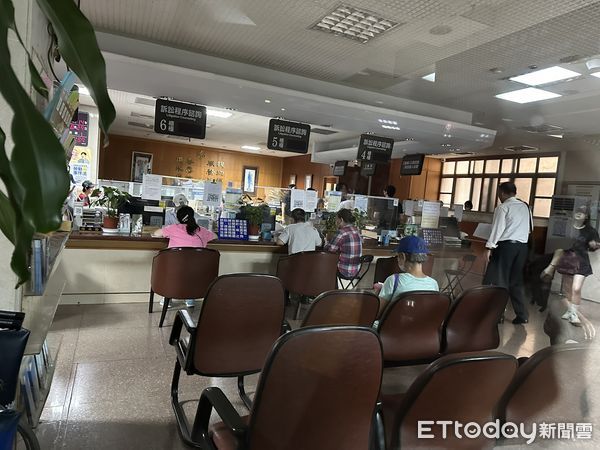 ▲▼北一女傳出地下室配電盤火警，導致附近公家單位也連帶停電。(圖／記者劉昌松攝）