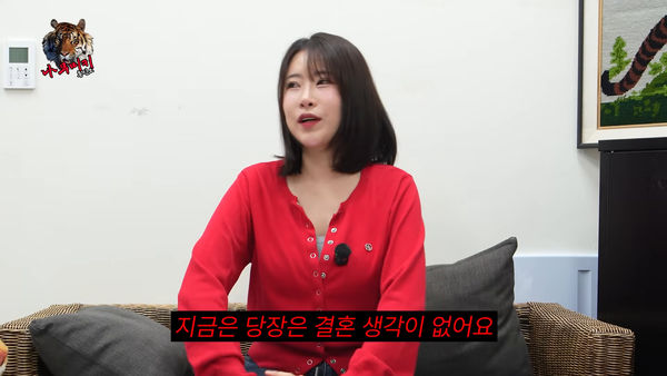 ▲李世英大方分享整形心得。（圖／翻攝自YouTube／나무미키 흥신소）