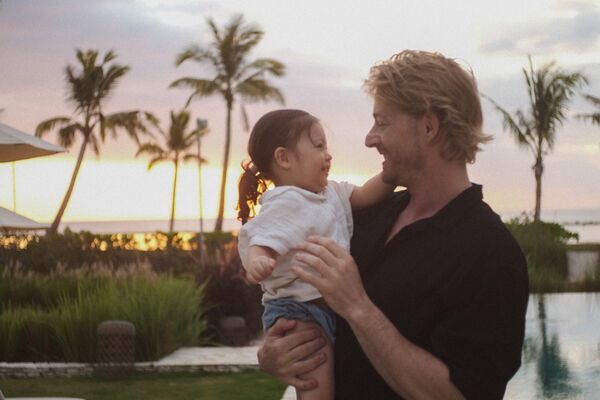 ▲寶貝女兒出生後 法比歐自認生活重心改變。（圖／晨邦國際提供）