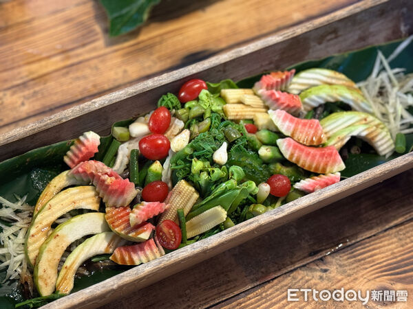 ▲▼花蓮河上餐桌。（圖／記者蔡玟君攝）