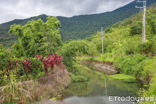 ▲▼花蓮河上餐桌。（圖／記者蔡玟君攝）