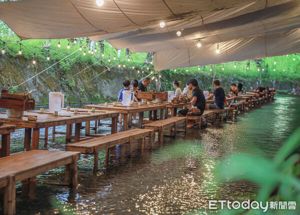 ▲▼花蓮河上餐桌。（圖／記者蔡玟君攝）
