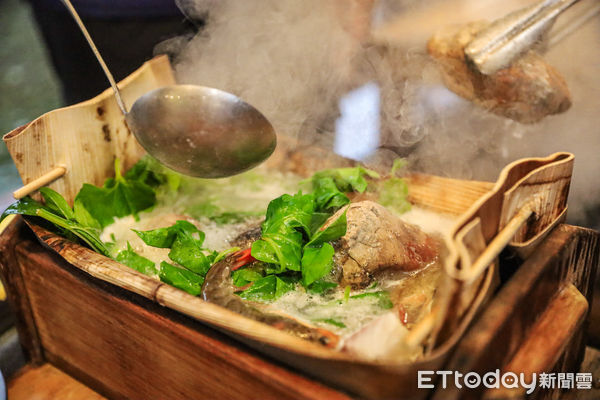 ▲▼花蓮河上餐桌。（圖／記者蔡玟君攝）