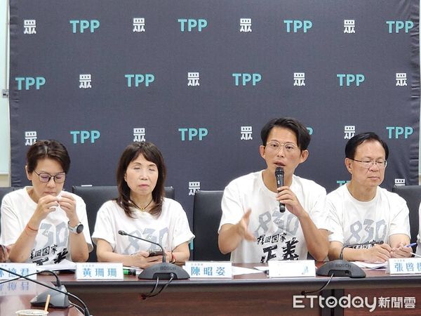 ▲▼立法院民眾黨團總召黃國昌與黨團立委召開「恐怖司法，清洗筆錄」記者會。（圖／記者陳家祥攝）