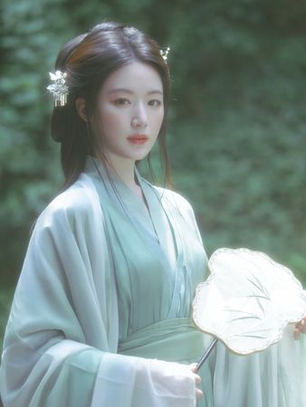 ▲舒華「古裝造型照」激美！江西初體驗漢服：終於圓夢了　韓網讚爆。（圖／翻攝自舒華IG）