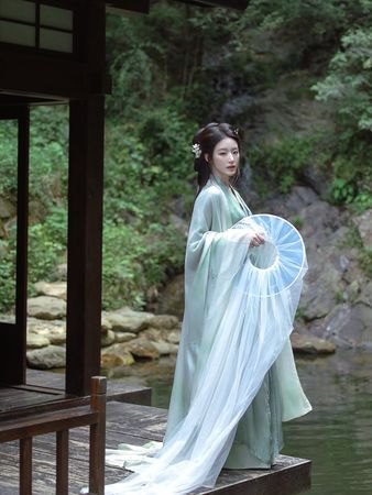 ▲舒華「古裝造型照」激美！江西初體驗漢服：終於圓夢了　韓網讚爆。（圖／翻攝自舒華IG）