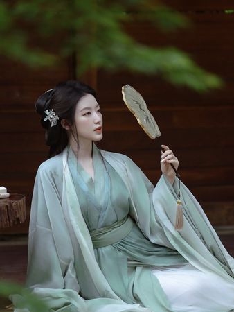 ▲舒華「古裝造型照」激美！江西初體驗漢服：終於圓夢了　韓網讚爆。（圖／翻攝自舒華IG）