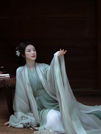 ▲舒華「古裝造型照」激美！江西初體驗漢服：終於圓夢了　韓網讚爆。（圖／翻攝自舒華IG）