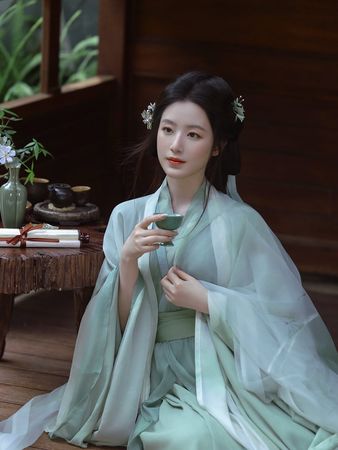 ▲舒華「古裝造型照」激美！江西初體驗漢服：終於圓夢了　韓網讚爆。（圖／翻攝自舒華IG）