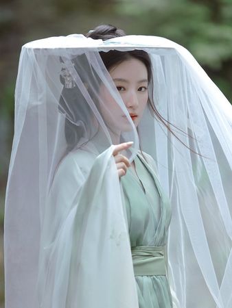 ▲舒華「古裝造型照」激美！江西初體驗漢服：終於圓夢了　韓網讚爆。（圖／翻攝自舒華IG）