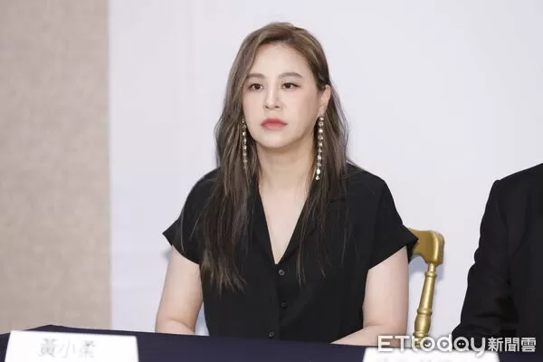 ▲▼韓台合作電影《懸賞令》記者會，劇中演員 申鉉濬（신형준）、金炳萬（김병만）、裴優熙（배우희）、雷嘉汭、綠茶（林埈永）、黃小柔，製作人池相哲（지상철）、導演申在鎬（신재호）出席。（圖／記者湯興漢攝）