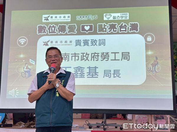 ▲「馨心學堂」創辦近一周年回到台南七股樹林社區，長輩們開心學習數位新技能。（記者林東良翻攝，下同）