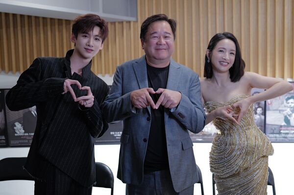 ▲▼導演瞿友寧曬照，「桑延」白敬亭同框「湘琴」林依晨。（圖／翻攝自臉書）