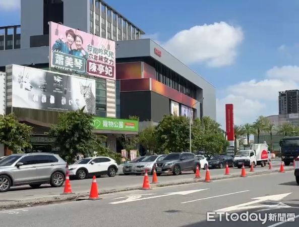 ▲新光三越台南小北門店七夕開幕，試營運首日即湧入5萬人潮。（記者林東良翻攝，下同）