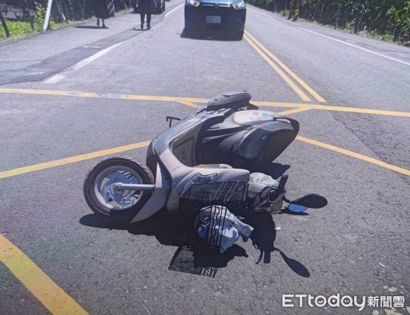 ▲▼屏東縣萬巒鄉褒忠與高崗路口車禍。（圖／記者陳崑福翻攝）