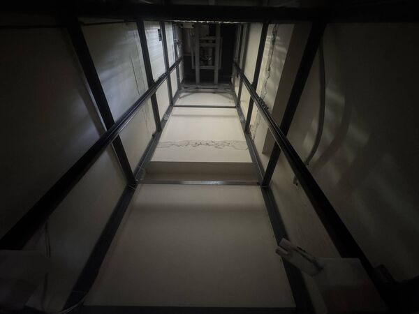 ▲▼張男從電梯井墜落，手腳骨折。（圖／民眾提供）