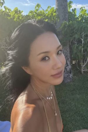 ▲▼ 56歲韓天后嚴正化穿比基尼比少女猛！11字腹肌像假的　韓網讚：毅力驚人。（圖／翻攝自嚴正化）