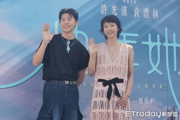 ▲《他年她日》監製張艾嘉、導演龔兆平、製作暨藝術總監文念中與男女主角許光漢、袁澧林，在香港亮相合體。（圖／記者蕭采薇攝）