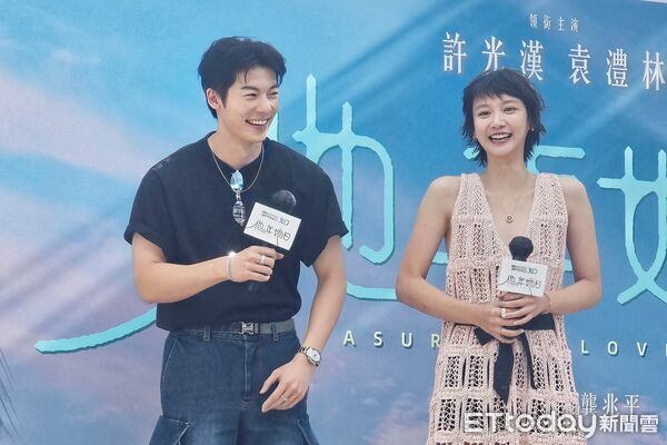 ▲《他年她日》監製張艾嘉、導演龔兆平、製作暨藝術總監文念中與男女主角許光漢、袁澧林，在香港亮相合體。（圖／記者蕭采薇攝）