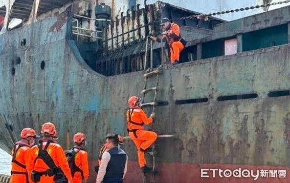 ▲多哥籍「宏泰58」貨輪涉嫌違規拋錨拖斷台澎第三海纜線，王姓船長二審仍判刑3年。（記者張君豪翻攝）