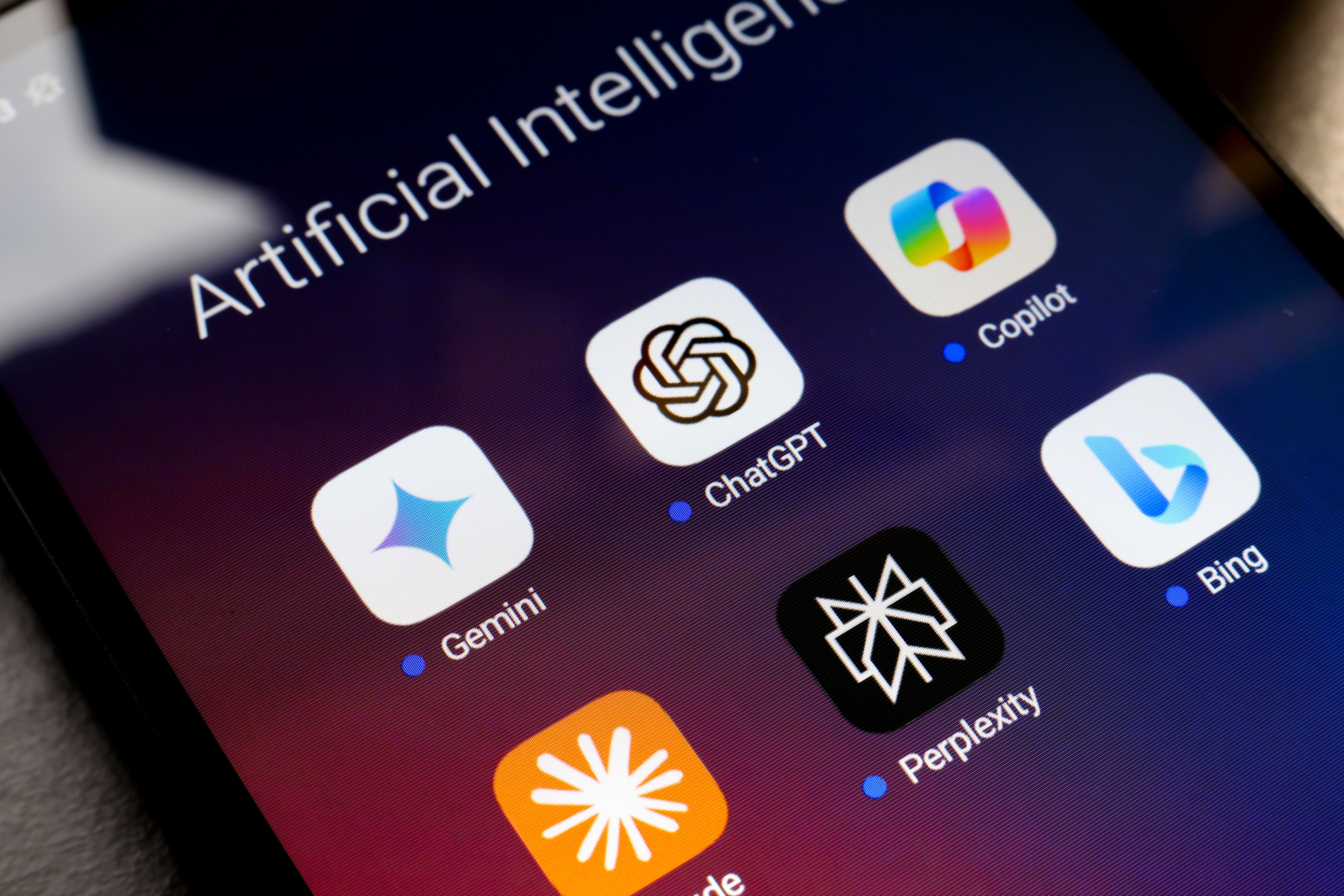 ▲▼人工智慧（AI）工具,Google Gemini, ChatGPT, Microsoft Copilot, Claude by Anthropic, Perplexity, and Bing。（圖／達志影像）