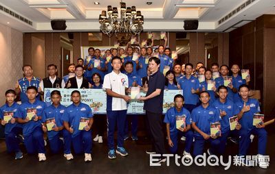 青少棒奪世界冠軍 運彩公會理事長豪撒60萬獎金!嗨喊:值得了