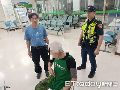 男搬石放路中「隨意攔車」還想打人   台中警協助就醫