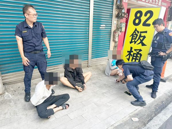 ▲平鎮警方破窗拘捕2男1女犯嫌，依妨害公務等罪嫌移送桃檢偵辦。（圖／平鎮警方提供）