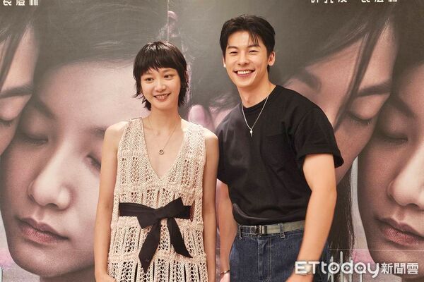 ▲《他年她日》監製張艾嘉、導演龔兆平、製作暨藝術總監文念中與男女主角許光漢、袁澧林，在香港亮相合體。（圖／記者蕭采薇攝）