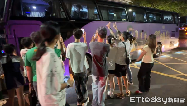 ▲▼角頭電影到瑞豐夜市宣傳，現場被擠得水洩不通。（圖／記者吳世龍攝）