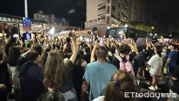 ▲▼角頭電影到瑞豐夜市宣傳，現場被擠得水洩不通。（圖／記者吳世龍攝）
