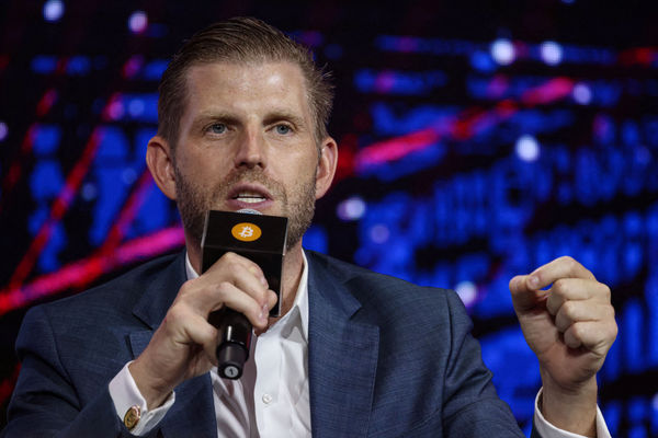 ▲▼川普次子艾瑞克川普（Eric Trump）在香港出席活動時表示，比特幣未來將衝上100萬美元。（圖／路透）
