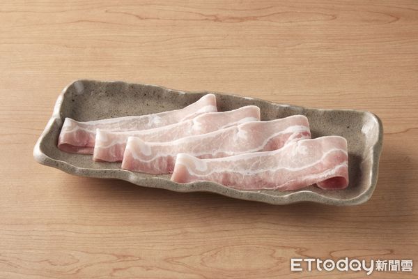 ▲9月4日前用餐並追蹤黑毛屋官方IG，出示給門店人員，即可免費獲得價值120元的芬蘭豬五花1份。（圖／乾杯提供）