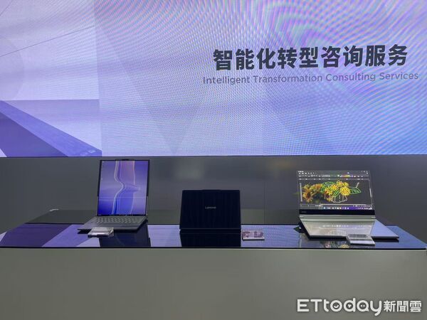 ▲▼  聯想、未來中心、ＡＩ、「卷王」螢幕曝光、概念機、透明螢幕、太陽能筆電、捲軸螢幕           。（圖／記者任以芳攝）