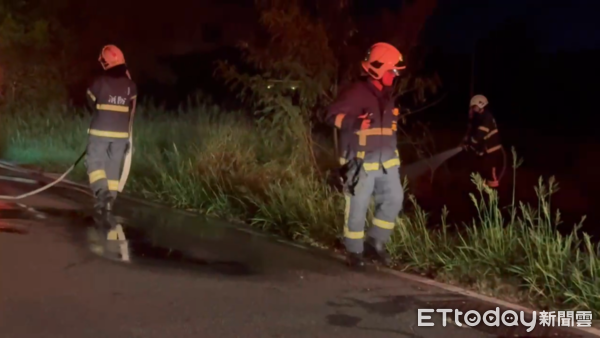 ▲▼金門縣金寧鄉西堡石頭牌暗夜火燒埔。（圖／記者林名揚翻攝）