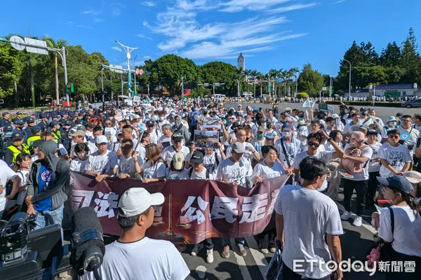 ▲民眾黨主席黃國昌發起「司法改革 公民走讀」活動。（圖／記者林敬旻攝）