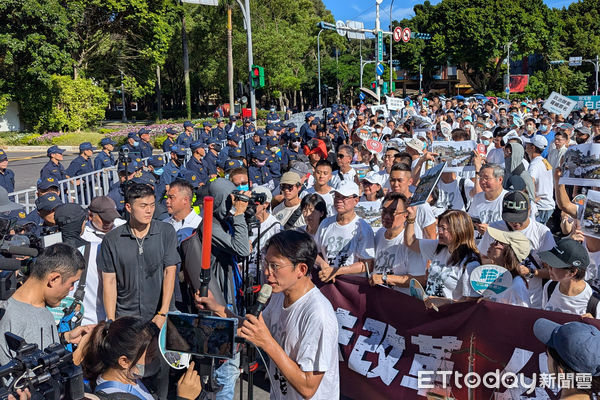 ▲民眾黨主席黃國昌發起「司法改革 公民走讀」活動。（圖／記者林敬旻攝）