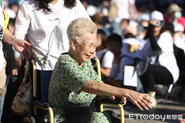 ▲柯媽媽何瑞英出席民眾黨「司法改革 公民走讀」活動。（圖／記者林敬旻攝）