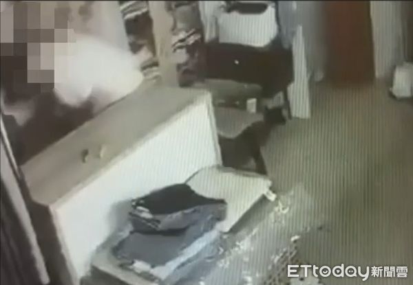 ▲▼他闖空門連偷兩家韓系服飾店，得手台幣15250元以及20萬韓元。(圖／記者邱中岳翻攝）