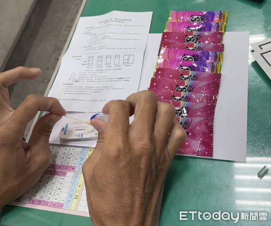 ▲▼澎湖警方路檢，意外查獲毒駕及毒品。（圖／記者陳洋翻攝）