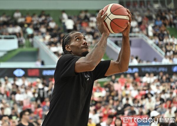▲▼雷納德（Kawhi Leonard）與來自TAT及雲豹的頂尖球員同場競技。（圖／記者李毓康攝）