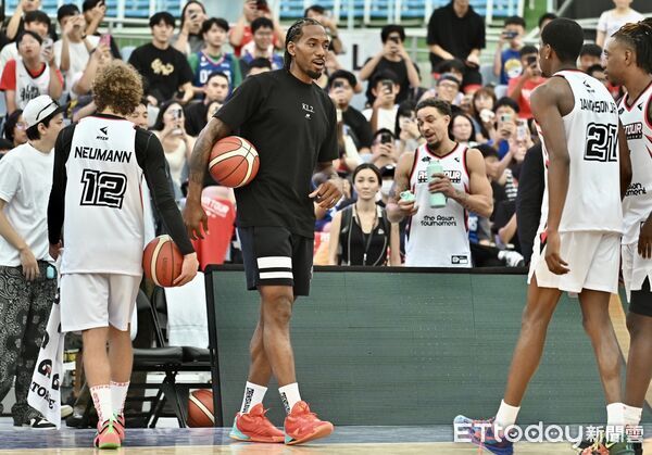 ▲▼雷納德（Kawhi Leonard）與來自TAT及雲豹的頂尖球員同場競技。（圖／記者李毓康攝）