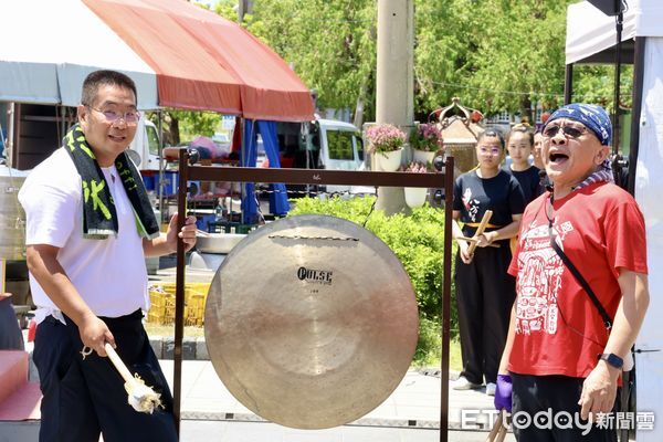 ▲2025台南總舖師四季辦桌夏季場於四草大眾廟熱鬧登場，千人齊聚共享台南味。（記者林東良翻攝，下同）