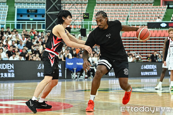 ▲▼雷納德（Kawhi Leonard）與雲豹高錦瑋一對一對決。（圖／記者李毓康攝）