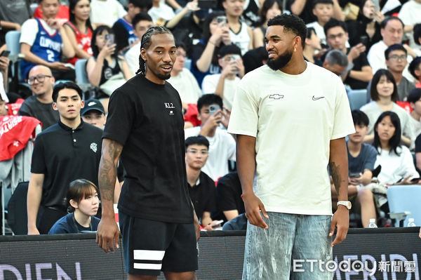 ▲▼雷納德（Kawhi Leonard）攜手4屆NBA全明星長人唐斯（Karl-Anthony Towns）以特別嘉賓身份登場現身桃園巨蛋。（圖／記者李毓康攝）