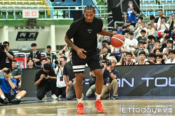 ▲▼雷納德（Kawhi Leonard）現身桃園巨蛋。（圖／記者李毓康攝）